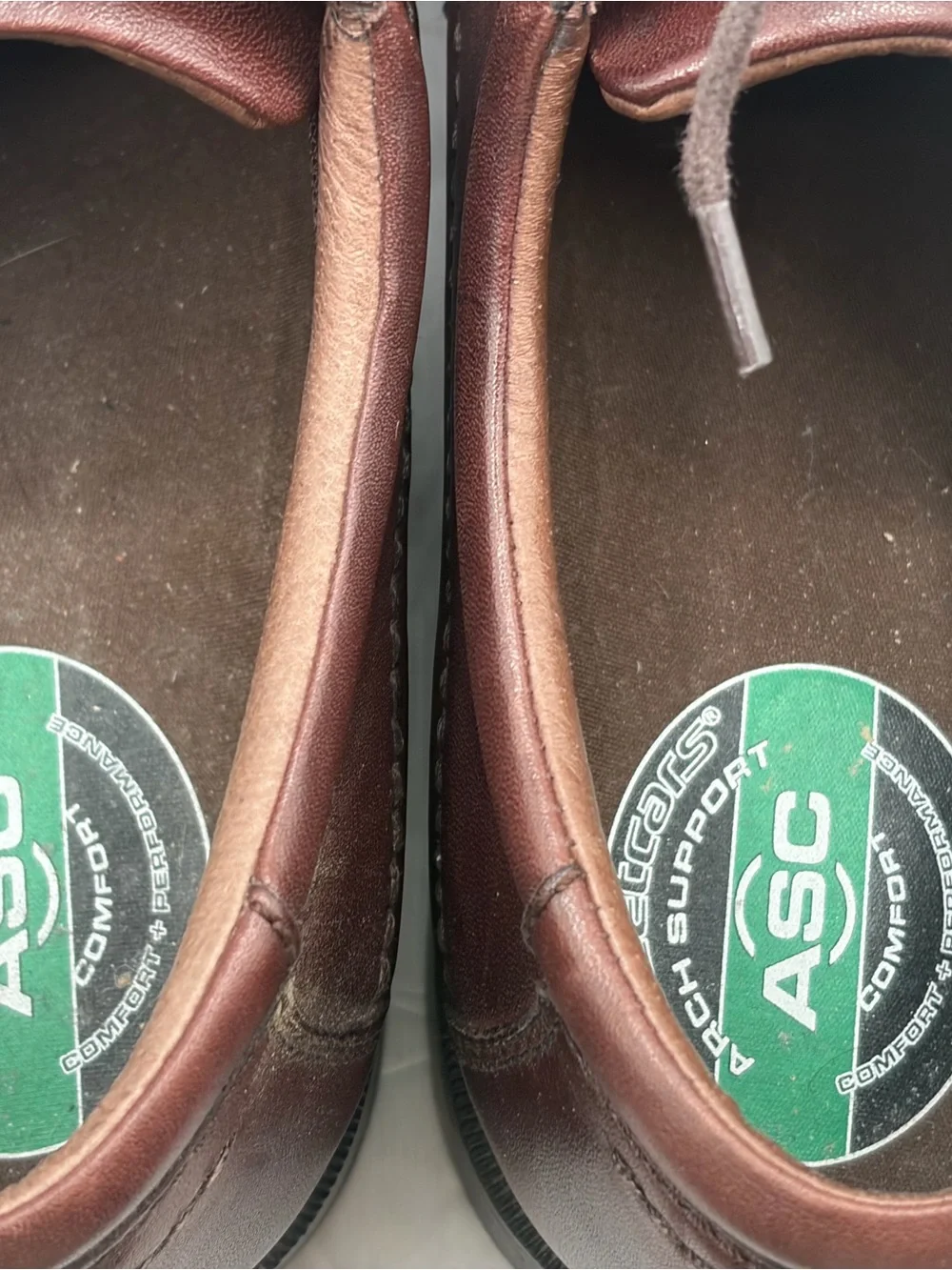 Nunn Bush Brown Leather Derby Shoes with Lace-Up Closure